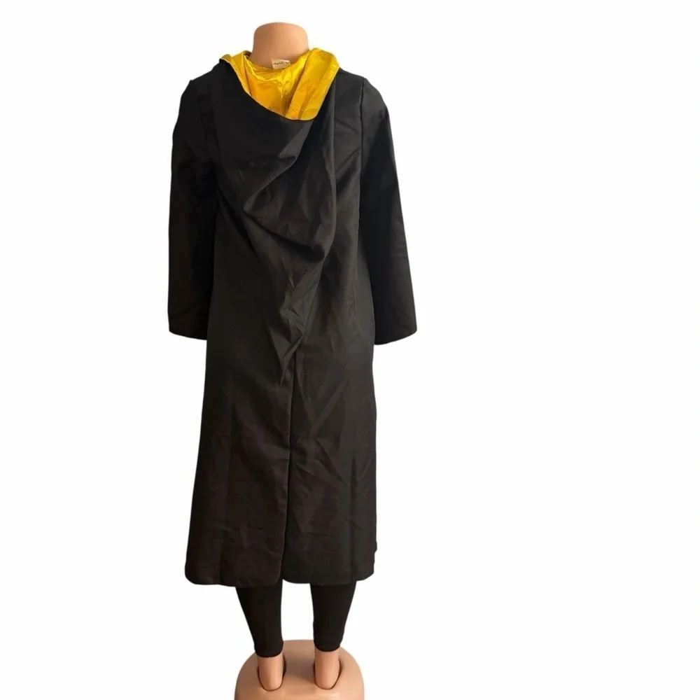 Wizarding World of Harry Potter Hufflepuff  Robe Cloak